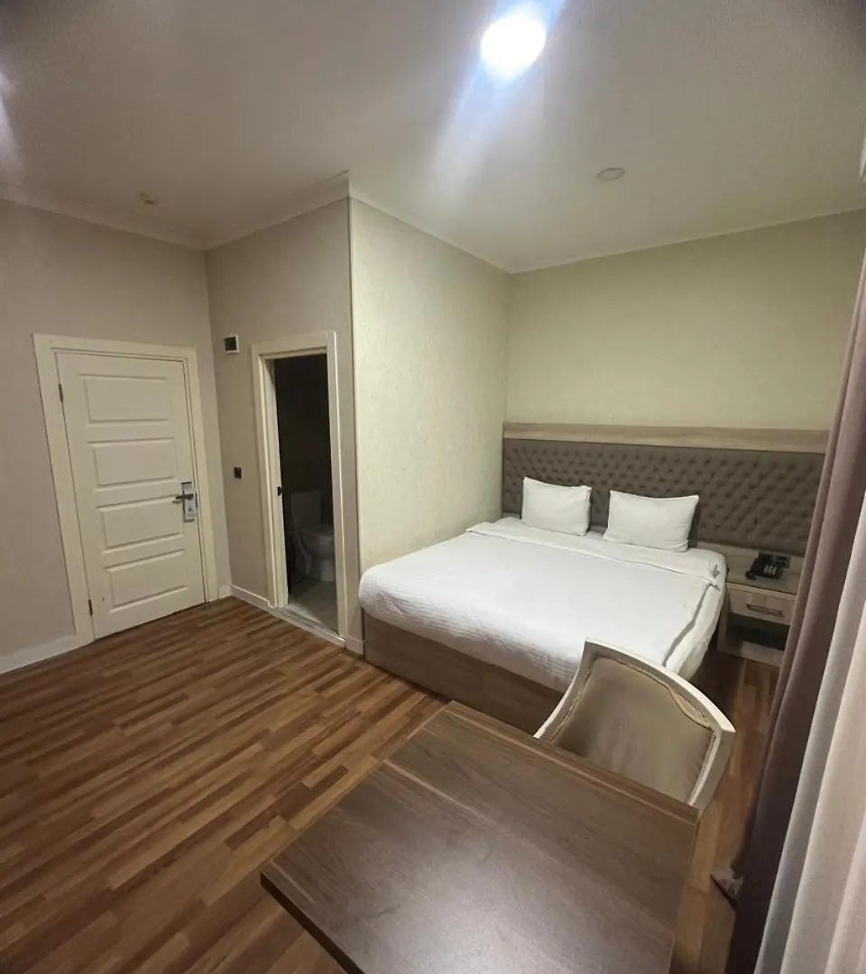 Hotel Empire Business Baku 4*,